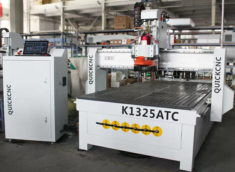 Fraiseuse CNC Quick CNC avec changement automatique d’outils pour la production bois multi-outils
