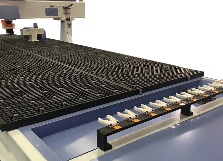 Mesa a vácuo e suporte automático de ferramentas UC481-4D