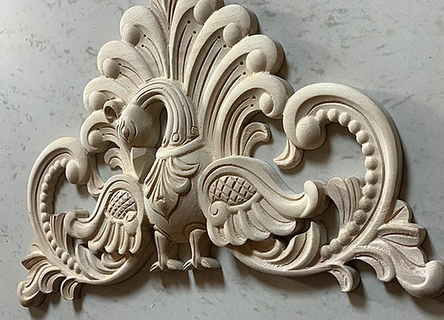Exemple de sculpture sur bois illustrant une application de fraiseuse CNC compacte