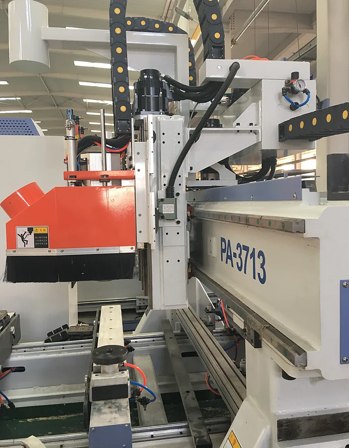 Estrutura do pórtico e do cabeçote de usinagem PA-3713