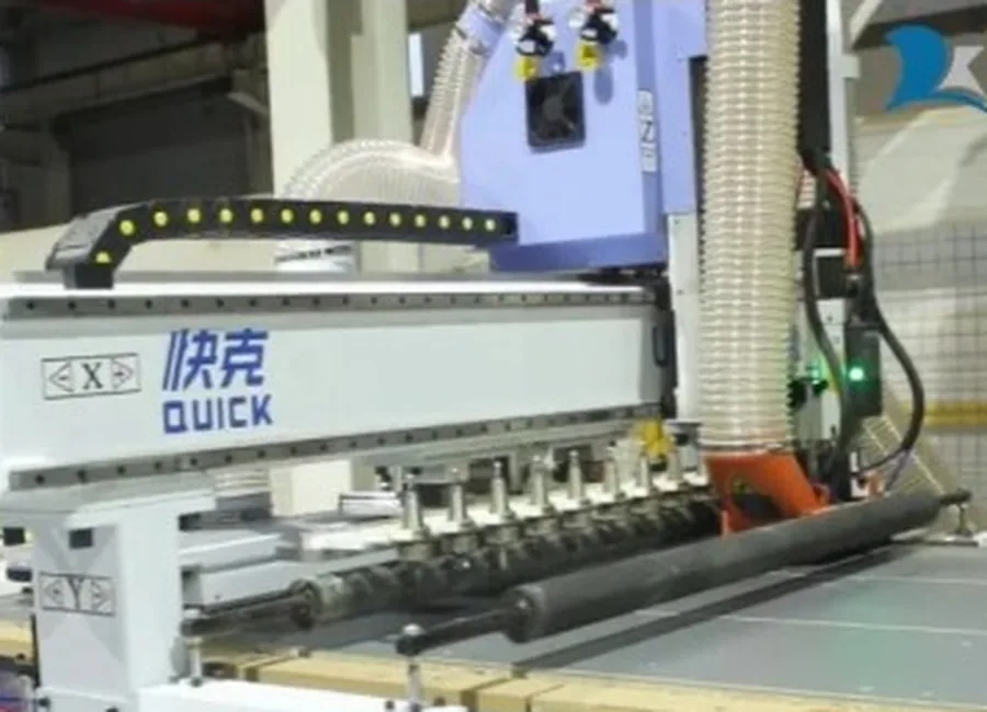 Estación de corte CNC de la RC1 con campana de extracción de polvo