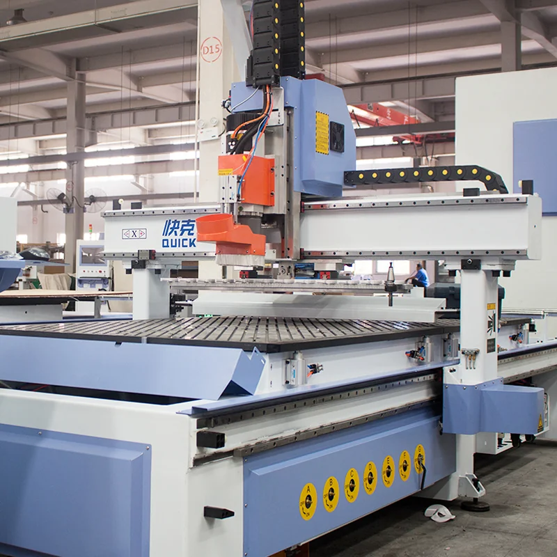 Área do spindle e do Magazine Linear de Ferramentas da Quick CNC UE-481 na fábrica